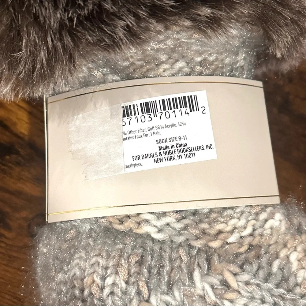 NWT Barnes & Noble Reading Socks Size 9-11